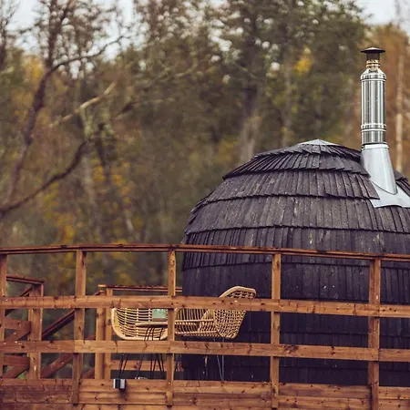 Riverbed Oeoed Mirror House And Iglucraft Sauna By River *