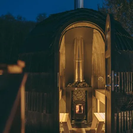 Hotel Riverbed Oeoed Mirror House And Iglucraft Sauna By River *